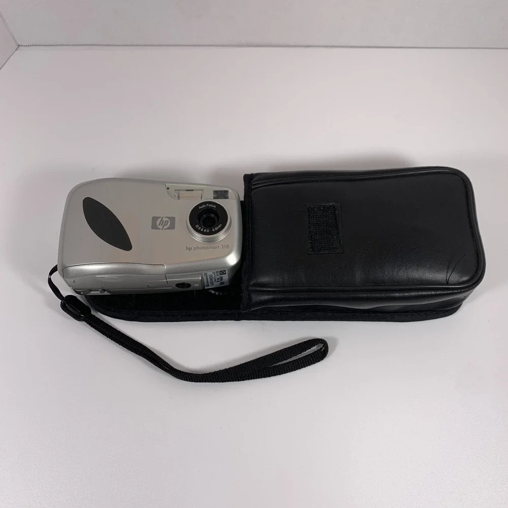 HP Photosmart 318 Silver LCD‎ 2.3MP Digital Zoom Camera